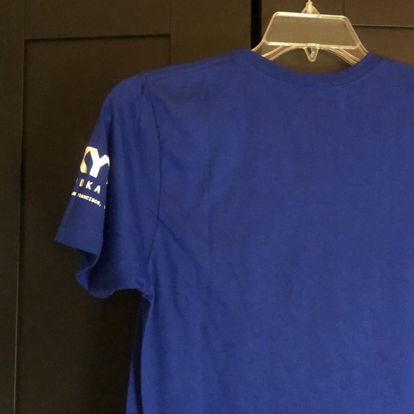 🍸NWOT! Skyy Vodka signature blue sustainable t-shirt size small - Picture 10 of 13